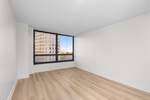 Tiny photo for 2020 N Lincoln Park W Park #6E, Chicago, IL 60614 (MLS # 12539265)