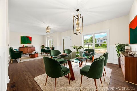 Tiny photo for 831 Avon Court, Glen Ellyn, IL 60137 (MLS # 12472196)