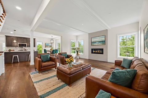 Tiny photo for 831 Avon Court, Glen Ellyn, IL 60137 (MLS # 12472196)