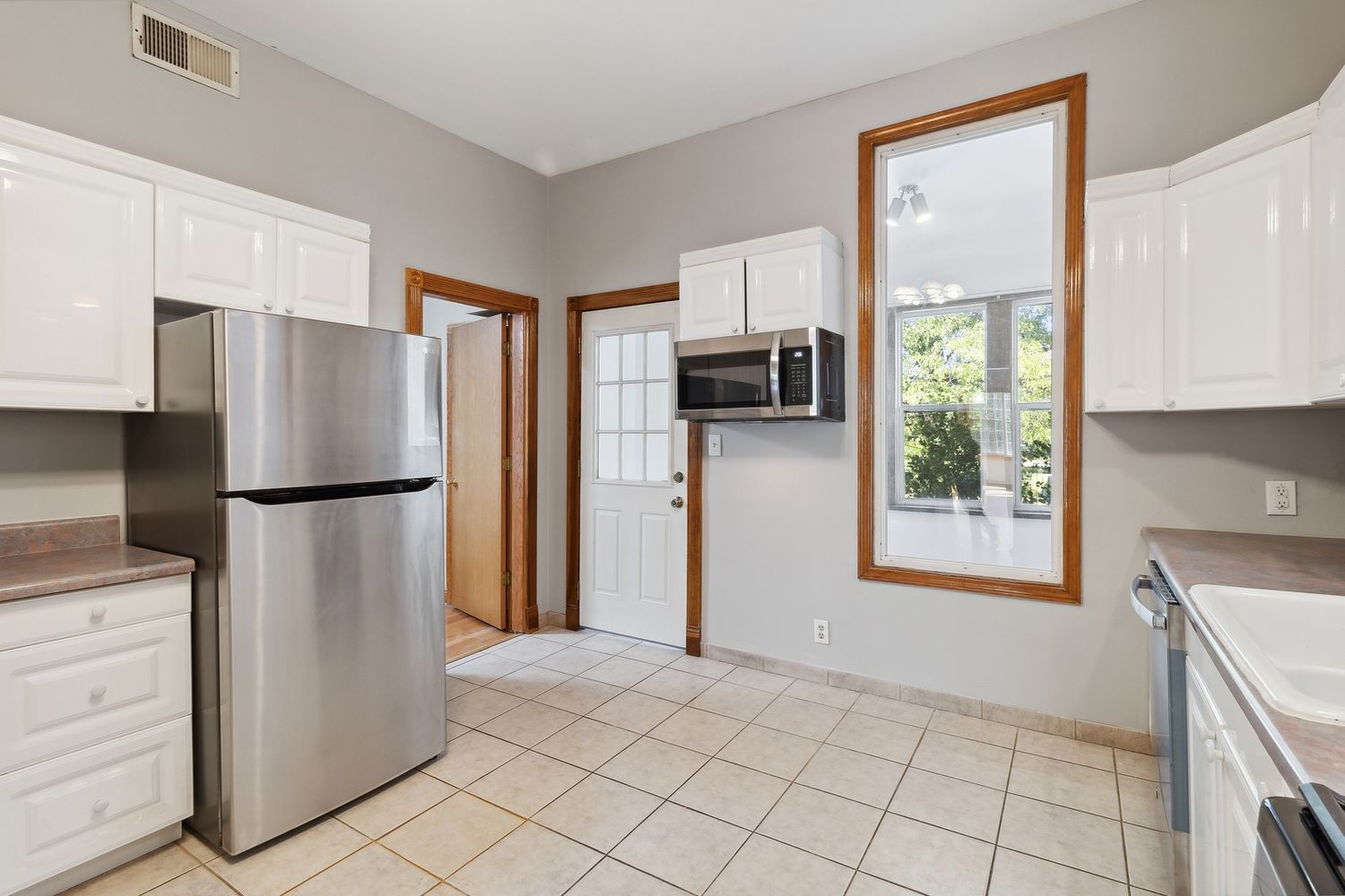 2527 N Ashland Avenue