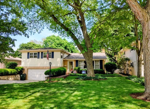 Photo of 311 N Beverly Lane, Arlington Heights, IL 60004 (MLS # 12675409)