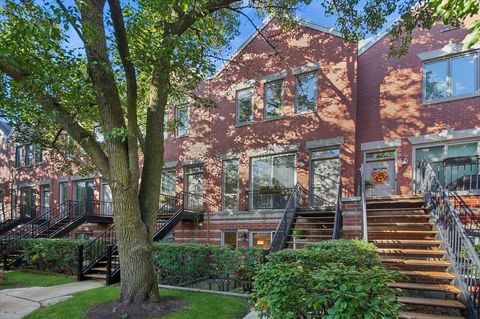 1541 W Henderson Street D Chicago IL 60657