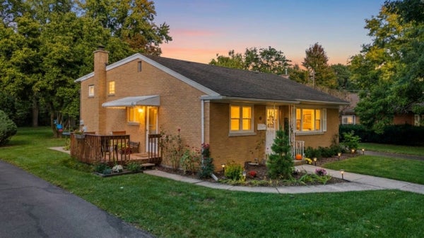 834 BEACH AVE, LA GRANGE PARK, IL 60526 - Image 4973ff1a76a0bcfbceb93a740ae58e49/2758188843