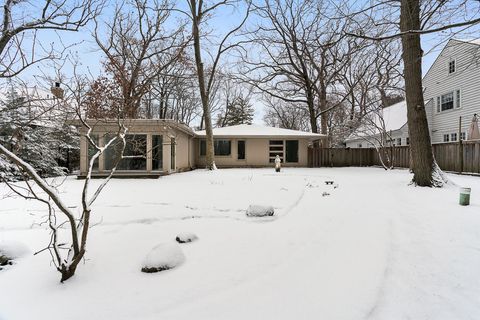 Tiny photo for 135 Lakewood Place, Highland Park, IL 60035 (MLS # 12531937)