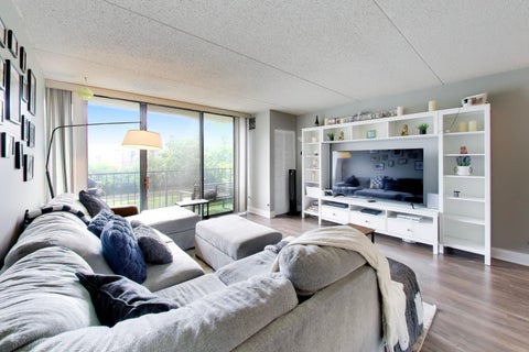 Tiny photo for 2015 S FINLEY Road #310, Lombard, IL 60148 (MLS # 12763583)