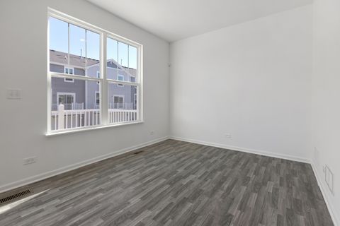 Tiny photo for 530 Wolverine Drive, Aurora, IL 60502 (MLS # 12586175)