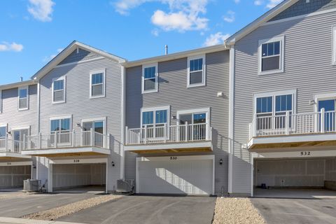 Tiny photo for 530 Wolverine Drive, Aurora, IL 60502 (MLS # 12586175)