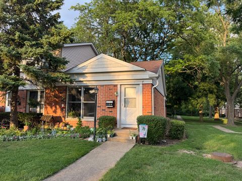 Photo of 2104 Falmouth Court, Streamwood, IL 60107 (MLS # 12424596)