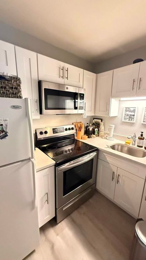 Tiny photo for 2400 N Lakeview Avenue #1009, Chicago, IL 60614 (MLS # 12549591)