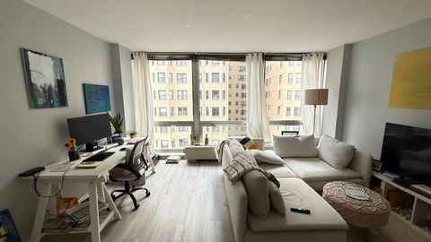 Tiny photo for 2400 N Lakeview Avenue #1009, Chicago, IL 60614 (MLS # 12549591)