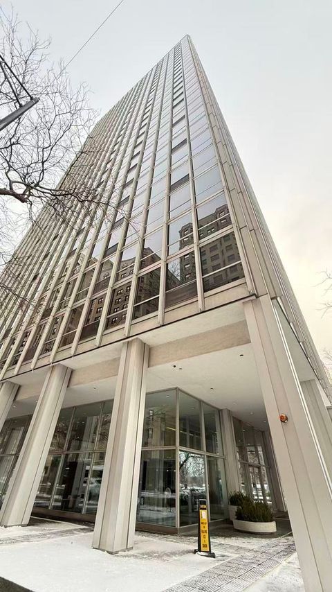 Tiny photo for 2400 N Lakeview Avenue #1009, Chicago, IL 60614 (MLS # 12549591)