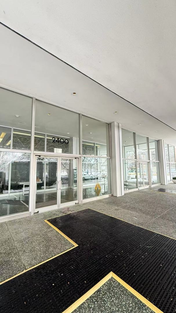 2400 N Lakeview Avenue 1009