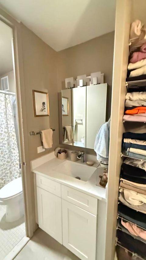 Tiny photo for 2400 N Lakeview Avenue #1009, Chicago, IL 60614 (MLS # 12549591)