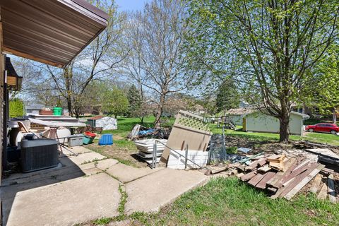 Tiny photo for 2416 7th Street, Moline, IL 61265 (MLS # 12623967)