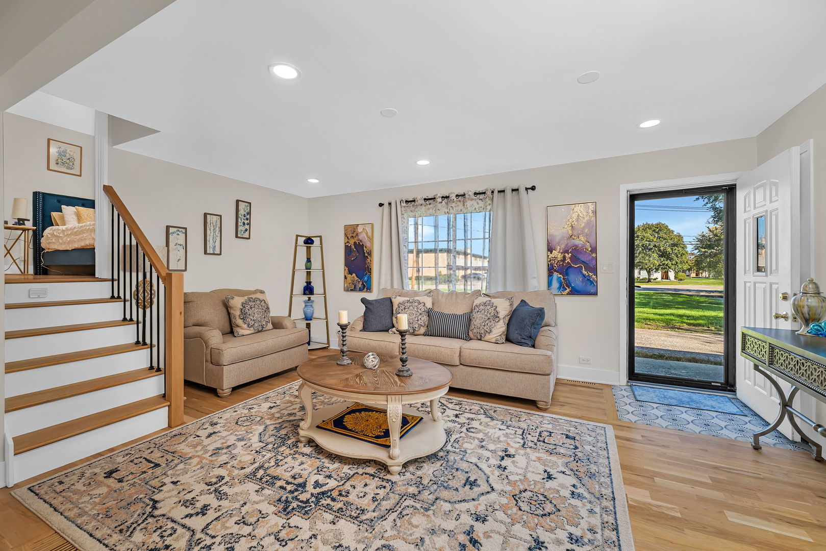 128 S Villa Avenue S