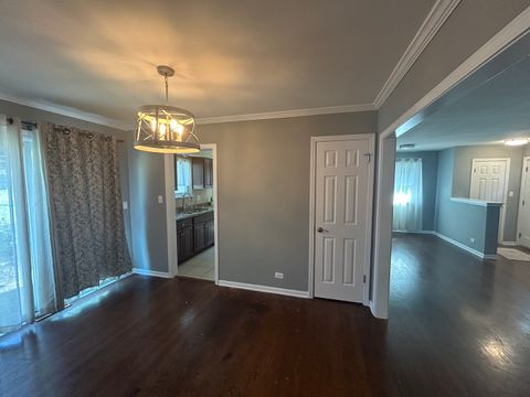 Tiny photo for 1317 N Mitchell Avenue, Arlington Heights, IL 60004 (MLS # 12445496)