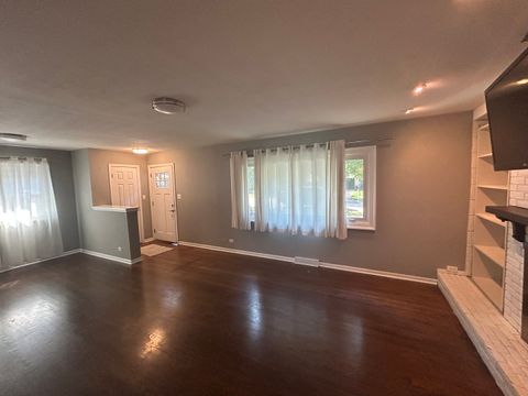 Tiny photo for 1317 N Mitchell Avenue, Arlington Heights, IL 60004 (MLS # 12445496)