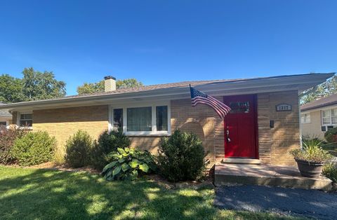 Photo of 1317 N Mitchell Avenue, Arlington Heights, IL 60004 (MLS # 12445496)