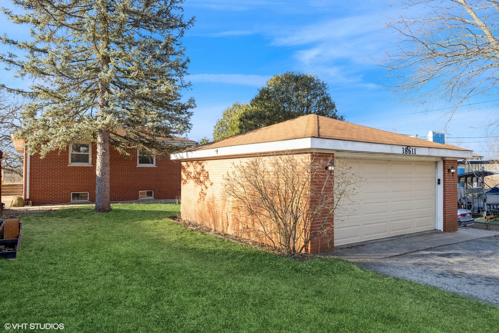 18611 W Country Lane