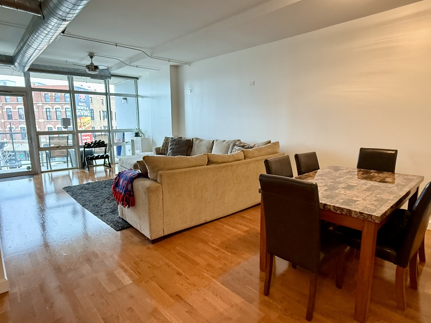 1610 W Fullerton Avenue 303