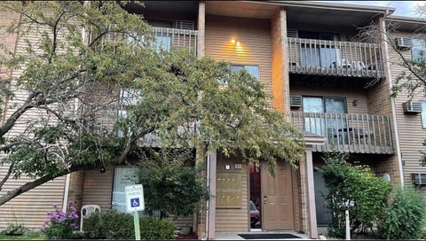 1 beds bed, 1 baths bath property at 633 Virginia Road 214, Crystal Lake, IL 60014