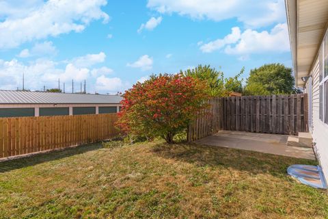 Tiny photo for 26 Vermont Avenue, Bloomington, IL 61701 (MLS # 12502149)