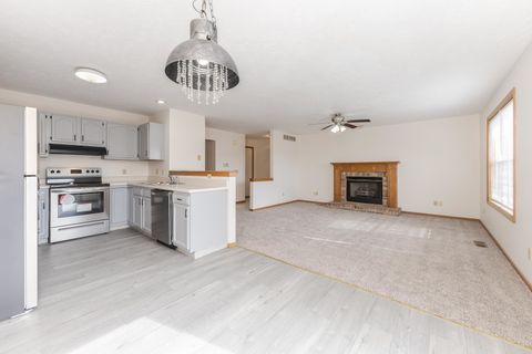 Tiny photo for 26 Vermont Avenue, Bloomington, IL 61701 (MLS # 12502149)