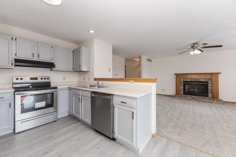 Tiny photo for 26 Vermont Avenue, Bloomington, IL 61701 (MLS # 12502149)