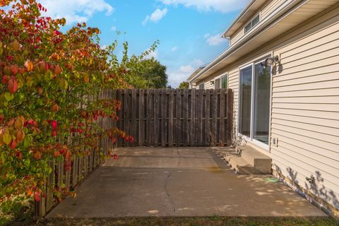 Tiny photo for 26 Vermont Avenue, Bloomington, IL 61701 (MLS # 12502149)