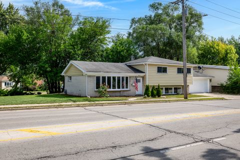 Photo of 8717 Gross Point Road, Skokie, IL 60077 (MLS # 12469286)