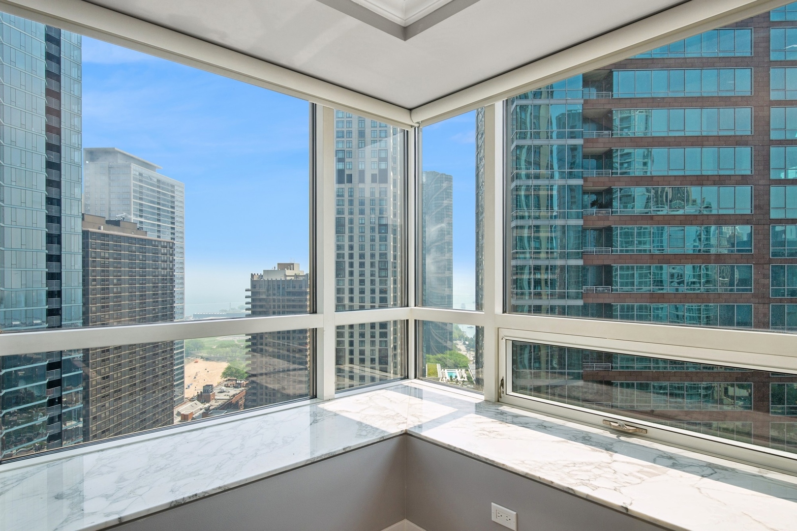 512 N McClurg Court 2604