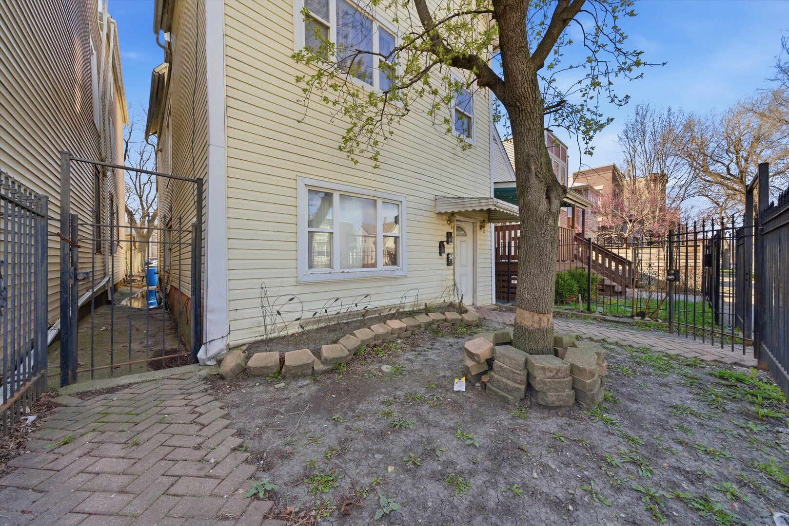 1626 N Saint Louis Avenue