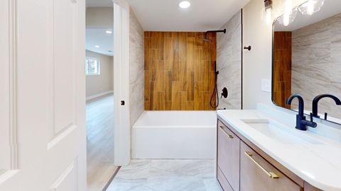 Tiny photo for 907 W North Avenue, Lake Bluff, IL 60044 (MLS # 12570541)