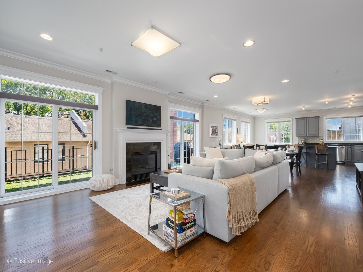1453 W Irving Park Road 305