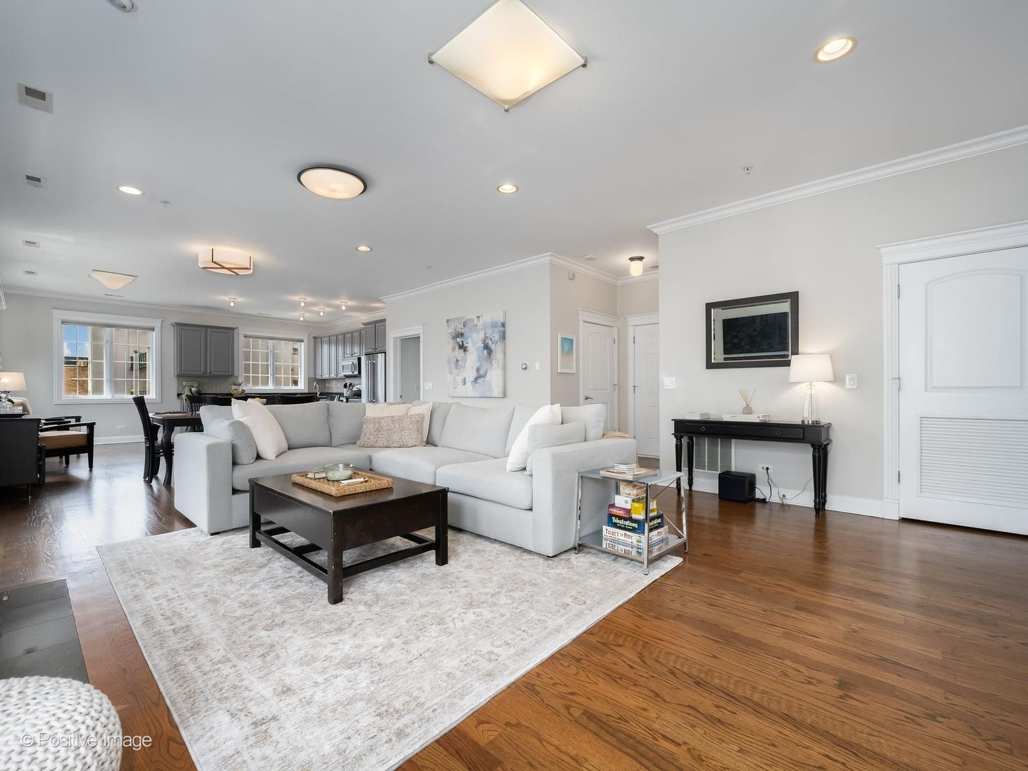 1453 W Irving Park Road 305