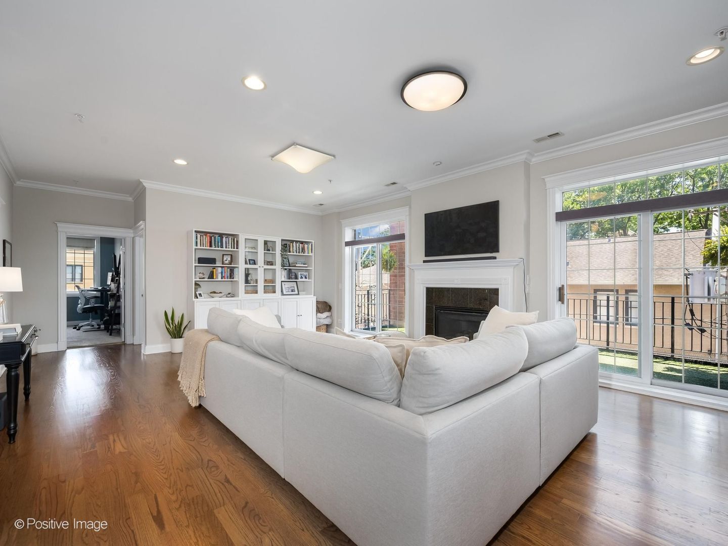 1453 W Irving Park Road 305