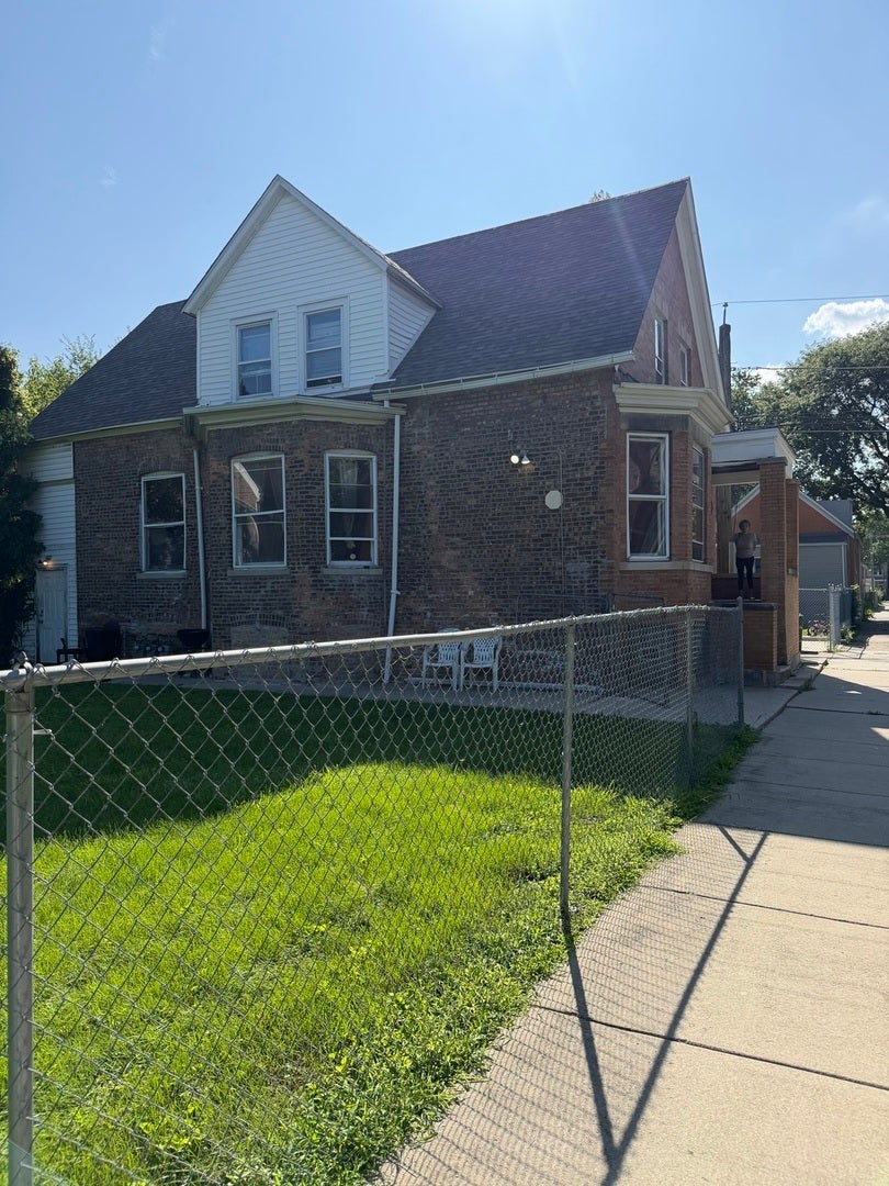 911 W 84th Street