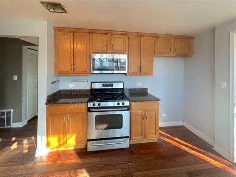 Tiny photo for 1939 W Pratt Boulevard #3, Chicago, IL 60626 (MLS # 12565915)