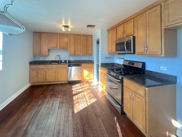 1939 W Pratt Boulevard 3