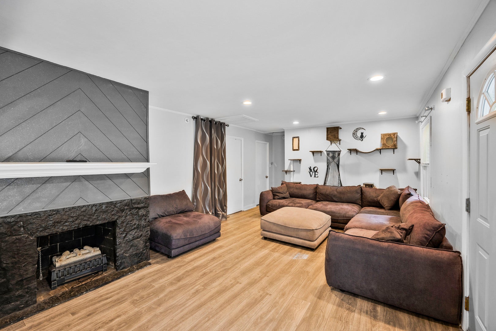348 Niagara Street