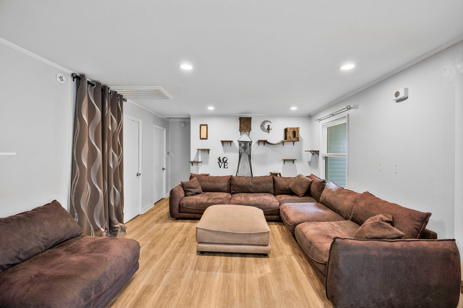 348 Niagara Street