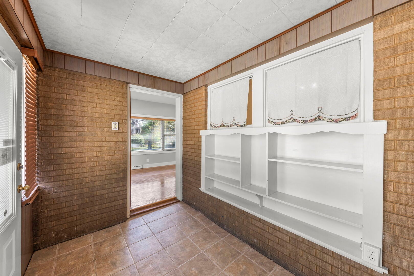 329 E 5th Street