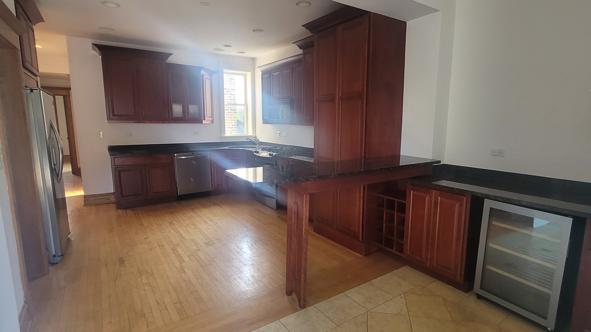2046 W Cuyler Avenue W 3W