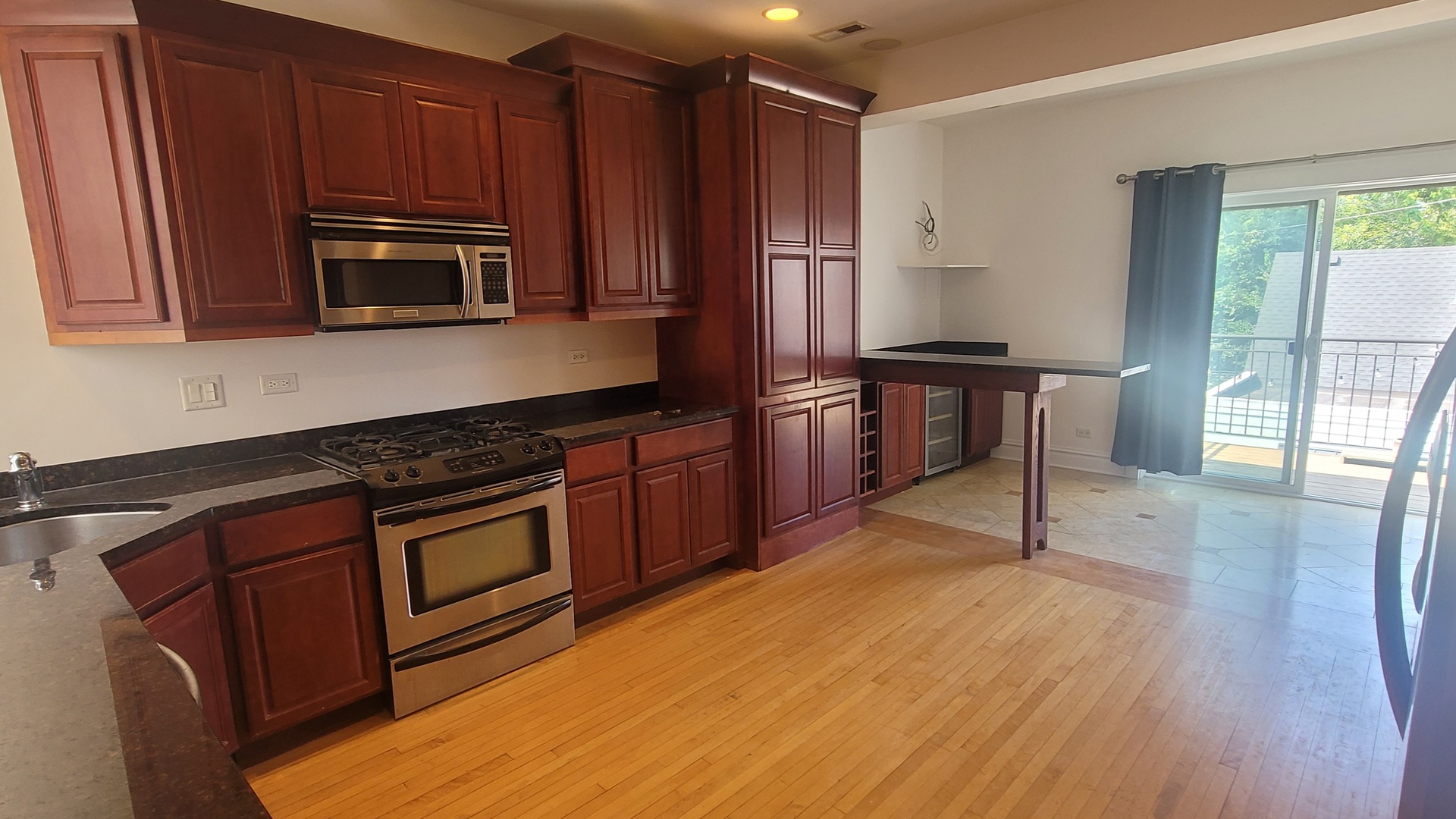 2046 W Cuyler Avenue W 3W