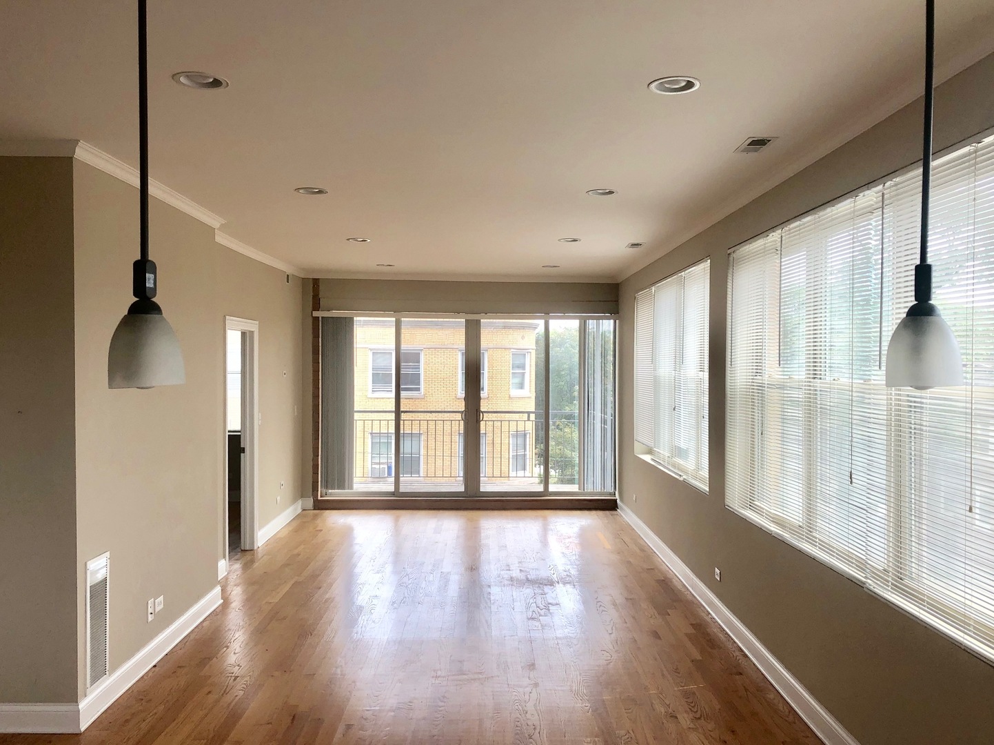 4300 N Kedzie Avenue 402
