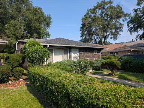 Tiny photo for 14226 S Marquette Avenue, Burnham, IL 60633 (MLS # 12706980)