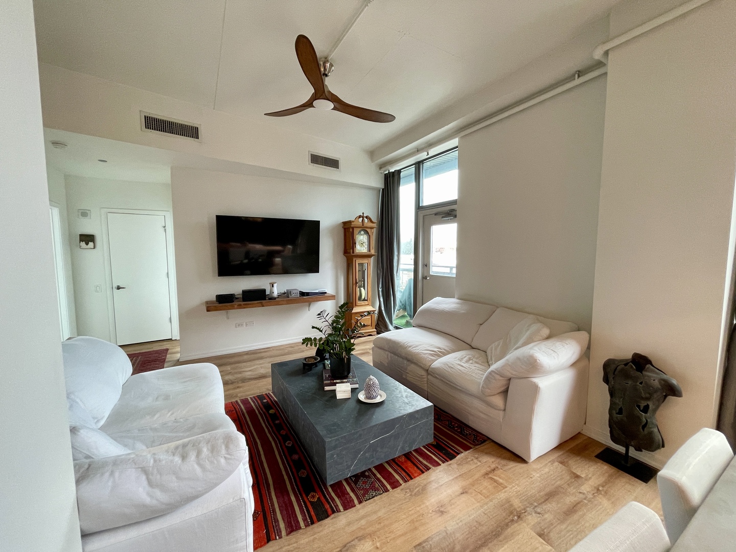1000 W LELAND Avenue 5G