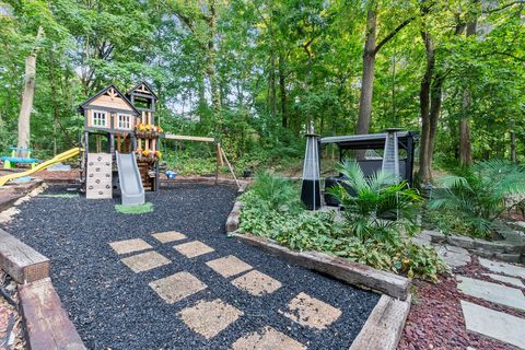 Tiny photo for 11905 S Lakewood Avenue, Palos Park, IL 60464 (MLS # 12476268)