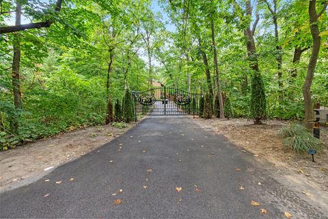 Tiny photo for 11905 S Lakewood Avenue, Palos Park, IL 60464 (MLS # 12476268)