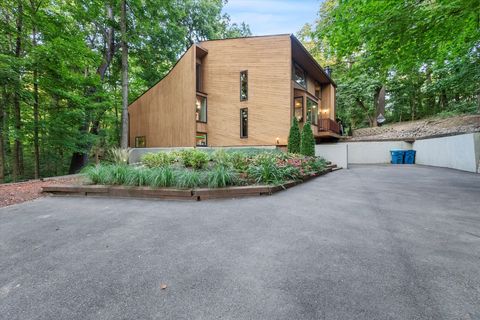 Tiny photo for 11905 S Lakewood Avenue, Palos Park, IL 60464 (MLS # 12476268)